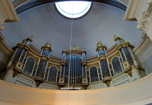 The magnificent pipe organ and choir loft of Helsinki Cathedral.