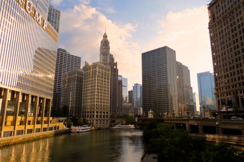 Good Morning Chicago. Early morning cityscape from Upper Wacker Drive and the Chicago River.