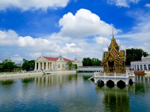 The royal residence and the Aisawan Thyphia Art Pavilion.