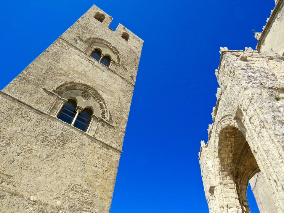 Chiesa Madre against the clear blue sky.