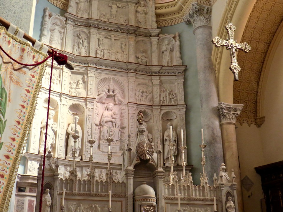 Close up of the altar in Chiesa Madre.
