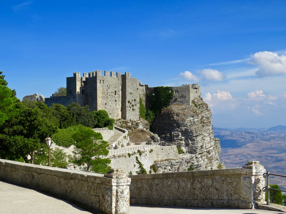 Approaching Venus Castle.